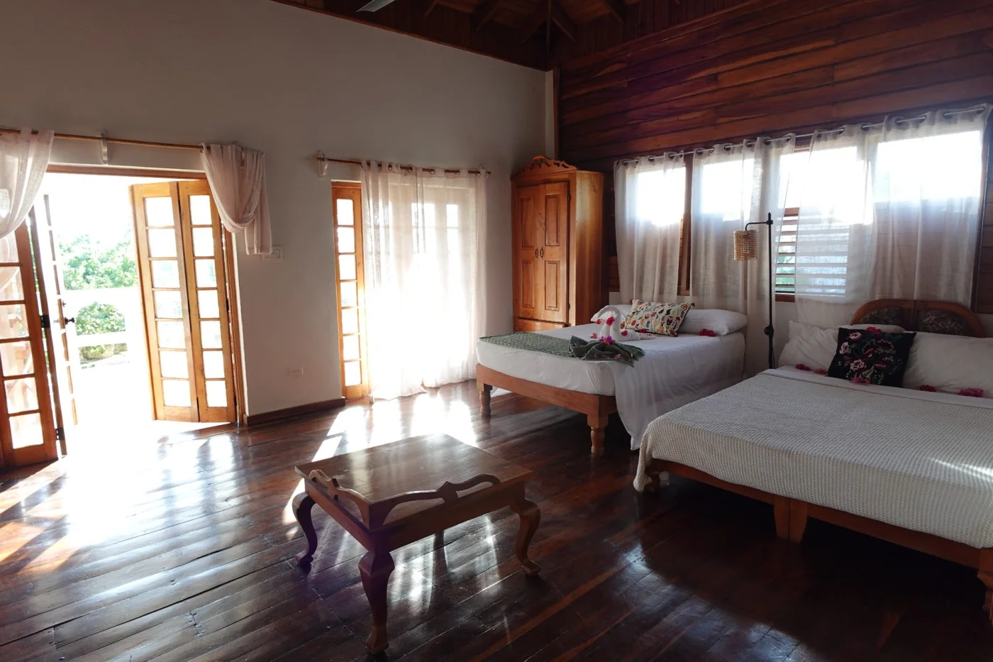 Spacious room opening onto the veranda — The Momma Beach, Coral Cove Wellness Resort